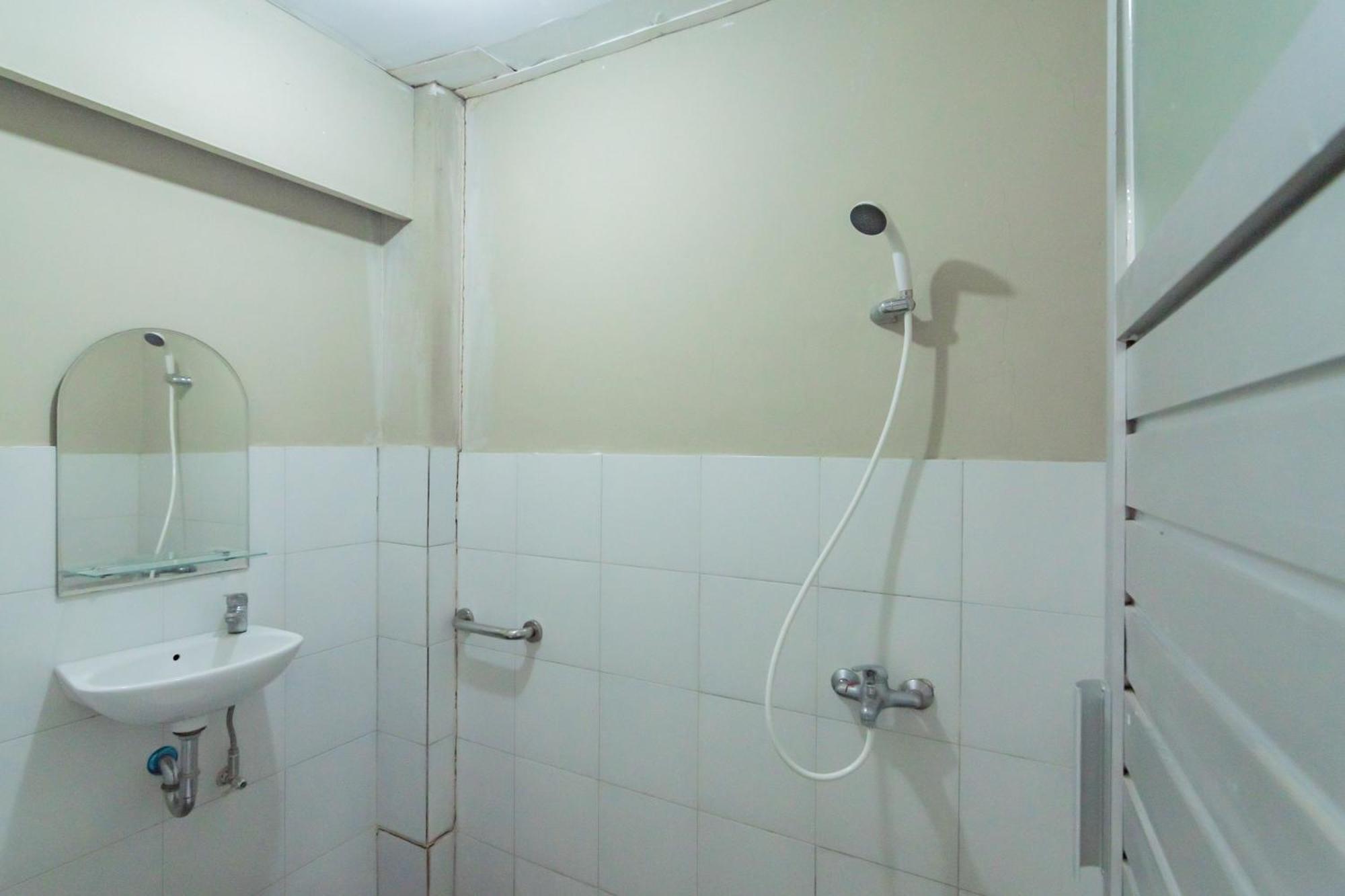 Reddoorz At Jalan Raya Lembang Hotel Padasul Room photo